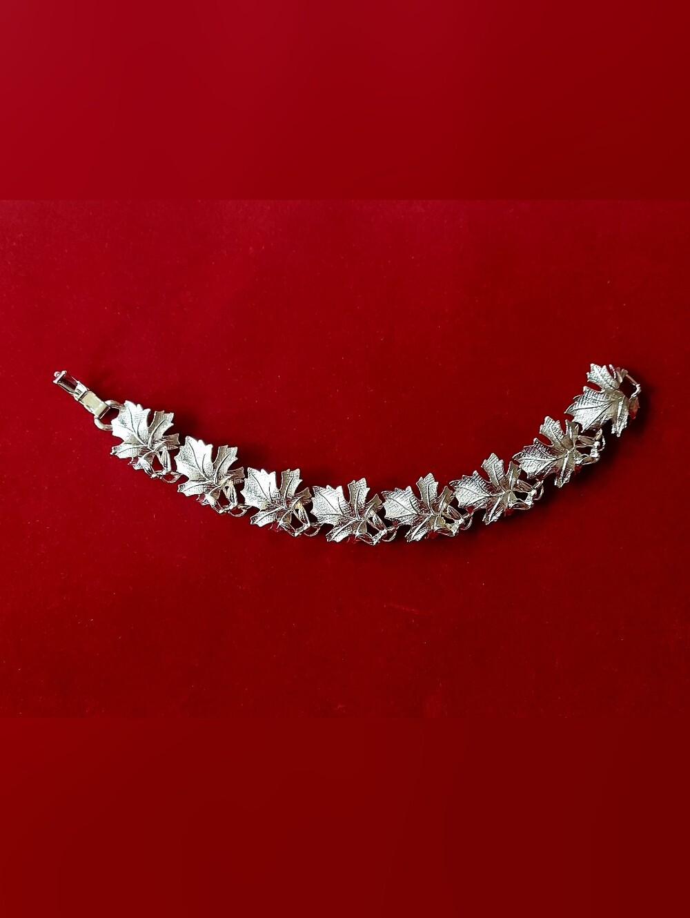 Vintage Lisner Silver Maple Leaf Link Fashion Bracelet